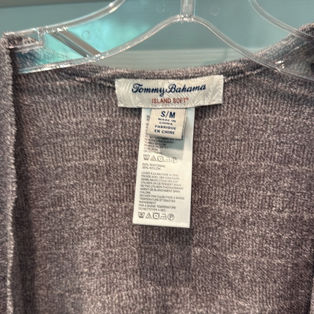 Like New Tommy Bahama Island Soft Cascading Sweater size S/M - Picture 2 of 3